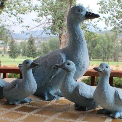 Lot #23: Mother Duck w/ (4) Ducklings Garden Deco Bundle