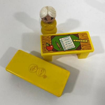 .199. Fisher Price Play Family School