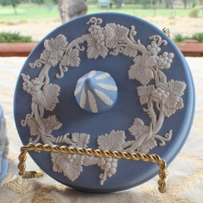 Lot #43: Antique WEDGEWOODâ„¢ Covered Dish 