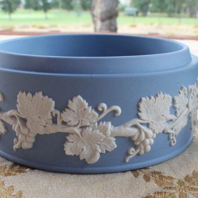 Lot #43: Antique WEDGEWOODâ„¢ Covered Dish 