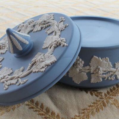 Lot #43: Antique WEDGEWOODâ„¢ Covered Dish 