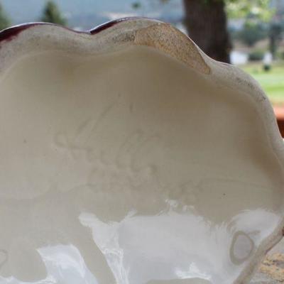 Lot #52: Vintage HULLâ„¢ Pottery Vase