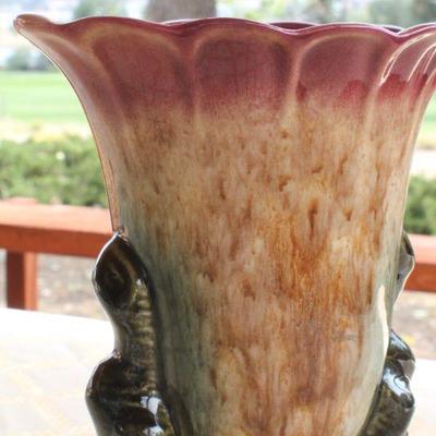 Lot #52: Vintage HULLâ„¢ Pottery Vase