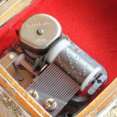 Lot #61: Vintage Music Player Decorative Box Tested A+