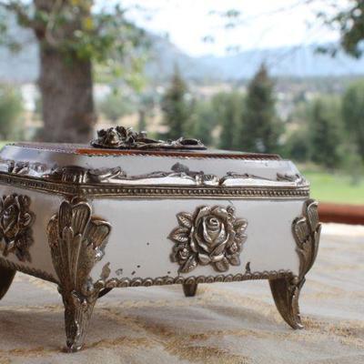 Lot #61: Vintage Music Player Decorative Box Tested A+