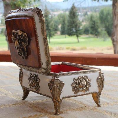 Lot #61: Vintage Music Player Decorative Box Tested A+