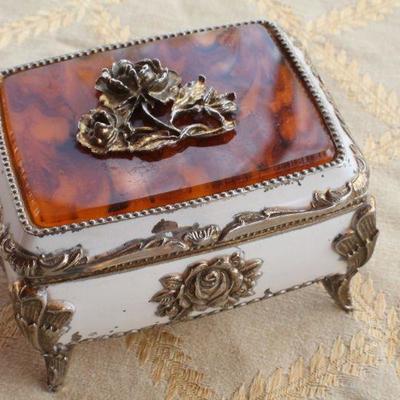 Lot #61: Vintage Music Player Decorative Box Tested A+