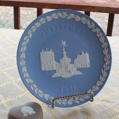 Lot #66: Pair of Vintage WEDGEWOODâ„¢ Creations (Blue Plate and Brown Trinket Box)