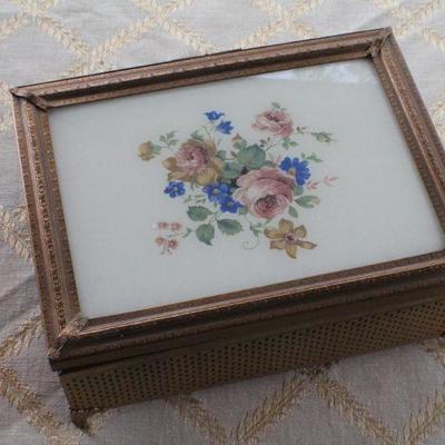 Lot #71: Vintage Mid Century Modern Flower Themed Jewelry/Trinket Box Gold Tone Metal Case