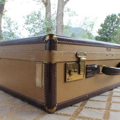 Lot #80: Vintage Mid Century Modern HARTMANNâ„¢ Skymate Luggage (locks open w/ no key)