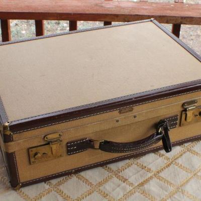 Lot #80: Vintage Mid Century Modern HARTMANNâ„¢ Skymate Luggage (locks open w/ no key)