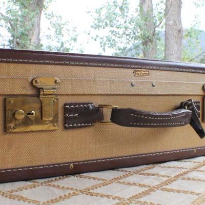 Lot #80: Vintage Mid Century Modern HARTMANNâ„¢ Skymate Luggage (locks open w/ no key)
