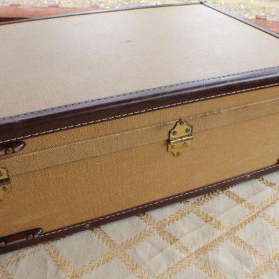 Lot #80: Vintage Mid Century Modern HARTMANNâ„¢ Skymate Luggage (locks open w/ no key)