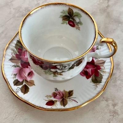 #103  ANTIQUE TEA CUP & SAUCER  ELIZABETHAN FINE BONE CHINA