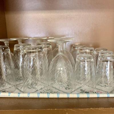 # 109  GROUP LOT OF SWIRL DRINK GLASSES ASSORTED SIZES