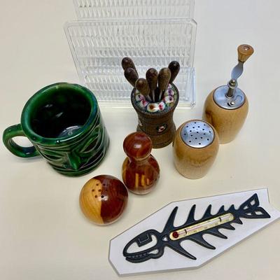 #112   GROUP OF MODERNIST KITCHEN ACCESSORIES 