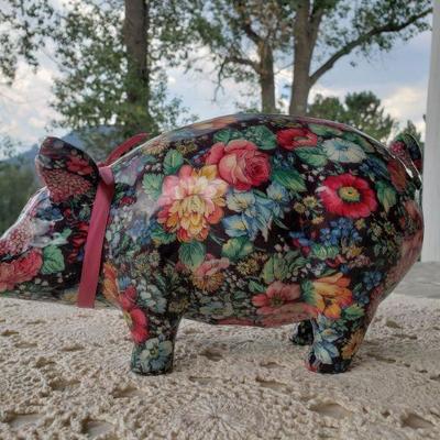 Lot 101: Floral Pig