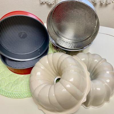 #123    GROUP OF BUNDT & CHEESE CAKE PANS