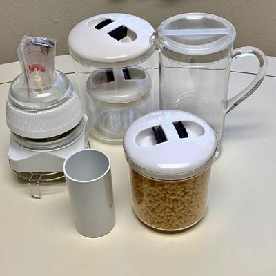#129   GROUP OF KITCHEN ACCESSORIES 