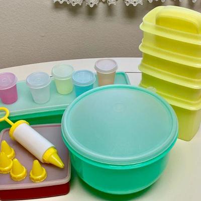 #130   VINTAGE TUPPERWARE GROUP