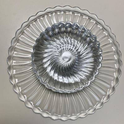 #131   GLASS PARTY TRAYS 2 HOST TRAYS 6 PLATES