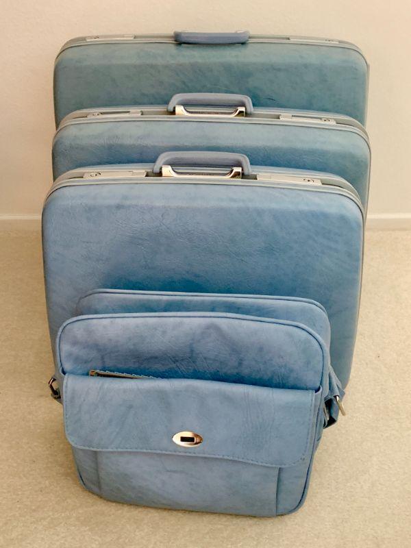 134 VINTAGE 4 PIECE SAMSONITE LUGGAGE SET POWDER BLUE EstateSales