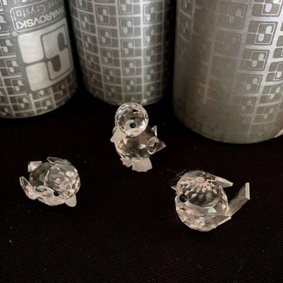#142    SWAROVSKI CRYSTAL BIRDS LOT OF 23 