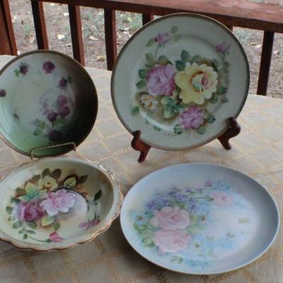 Lot #119: Assortment of (4) Vintage Flower Themed Plates