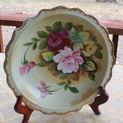 Lot #119: Assortment of (4) Vintage Flower Themed Plates