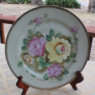 Lot #119: Assortment of (4) Vintage Flower Themed Plates