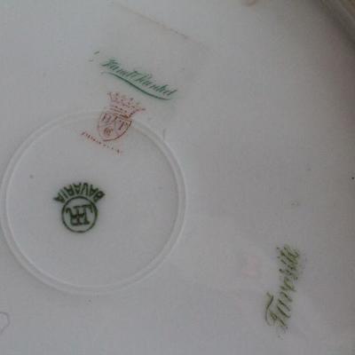 Lot #119: Assortment of (4) Vintage Flower Themed Plates