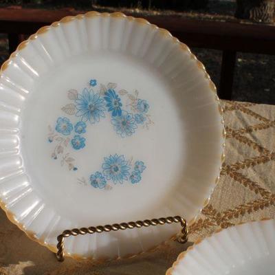 Lot #133: Set of (4) Vintage Mid Century Modern Glass Plates w/ Blue Flower Deco Unmarked 