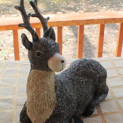 Lot #147: Holiday Reindeer Deco and White Swan Vase