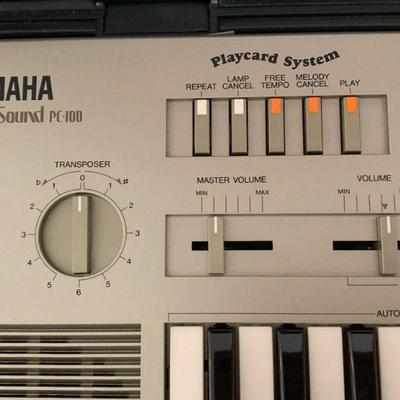 #169   YAMAHA PORTA SOUND PC-100 PLAYCARD SYSTEM PORTABLE KEYBOARD W/BOX