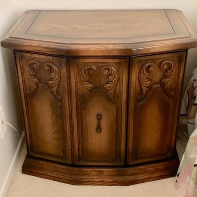 #174   VINTAGE PAIR OF PRESSED WOOD BEDSIDE CABINETS 70s MEDITERRANEAN STYLE