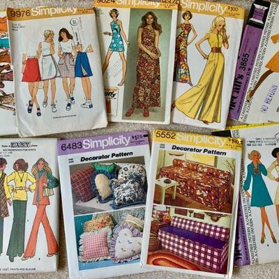 #180    1970s  SEWING PATTERNS WOMEN'S CLOTHING & HOME DECORATOR