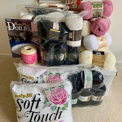 #185   BOX LOT OF YARN KNITTING NEEDLES WORK BAG