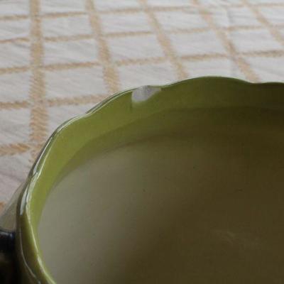 Lot #184: Vintage Hand Painted HULLâ„¢ Pottery Vase (shows small chip)