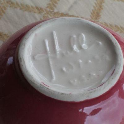 Lot #184: Vintage Hand Painted HULLâ„¢ Pottery Vase (shows small chip)