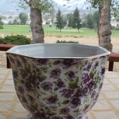 Lot #186: Vintage FORMALITIES by Baum Bros Flower Vase