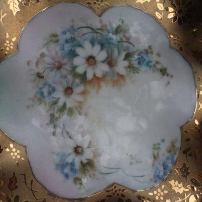 Lot #191: Gold Accent SIGNED Antique Floral Decorative Plate 