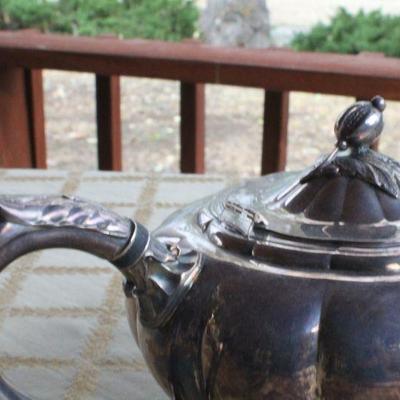 Lot #204: Vintage Heavy Silver Plated HEIRLOOMâ„¢ Melon Theme Teapot w/ Lid