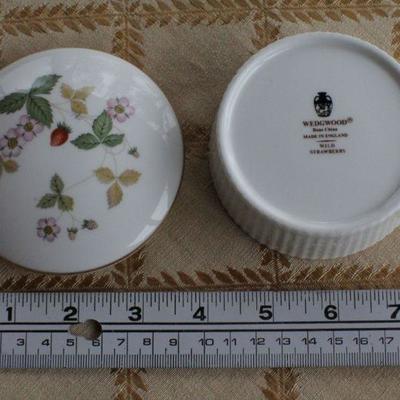 Lot #216: Vintage WEDGEWOODâ„¢ Wild Strawberry Bone China Trinket/Jewelry Box