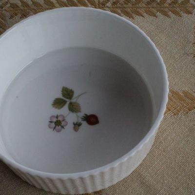 Lot #216: Vintage WEDGEWOODâ„¢ Wild Strawberry Bone China Trinket/Jewelry Box