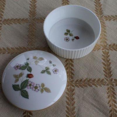 Lot #216: Vintage WEDGEWOODâ„¢ Wild Strawberry Bone China Trinket/Jewelry Box