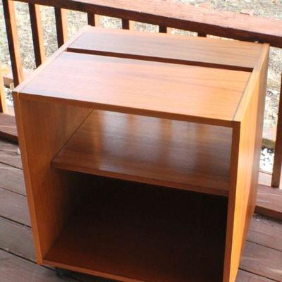 Lot #222: Vintage Mid Century Modern Open Face Sliding Middle Shelf Display/Storage Cabinet 23.5" x 20" x 26.5" 