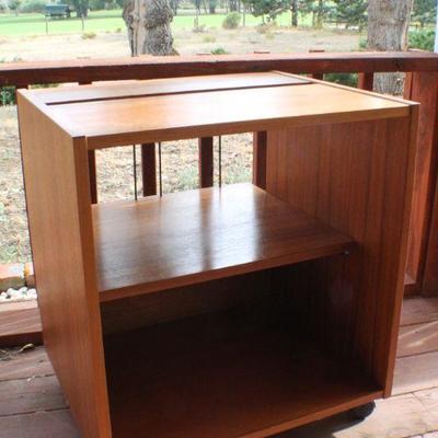Lot #222: Vintage Mid Century Modern Open Face Sliding Middle Shelf Display/Storage Cabinet 23.5" x 20" x 26.5" 