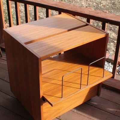 Lot #222: Vintage Mid Century Modern Open Face Sliding Middle Shelf Display/Storage Cabinet 23.5" x 20" x 26.5" 
