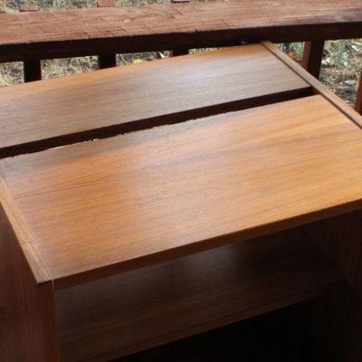 Lot #222: Vintage Mid Century Modern Open Face Sliding Middle Shelf Display/Storage Cabinet 23.5" x 20" x 26.5" 