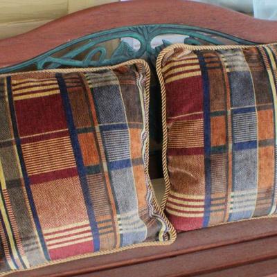 Lot #224: Pair of (2) Throw Pillows by KENNEBUN WEAVERSâ„¢ 19" x 19"